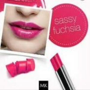New Mary Kay True Dimensions Lipstick
Sassy Fuschia